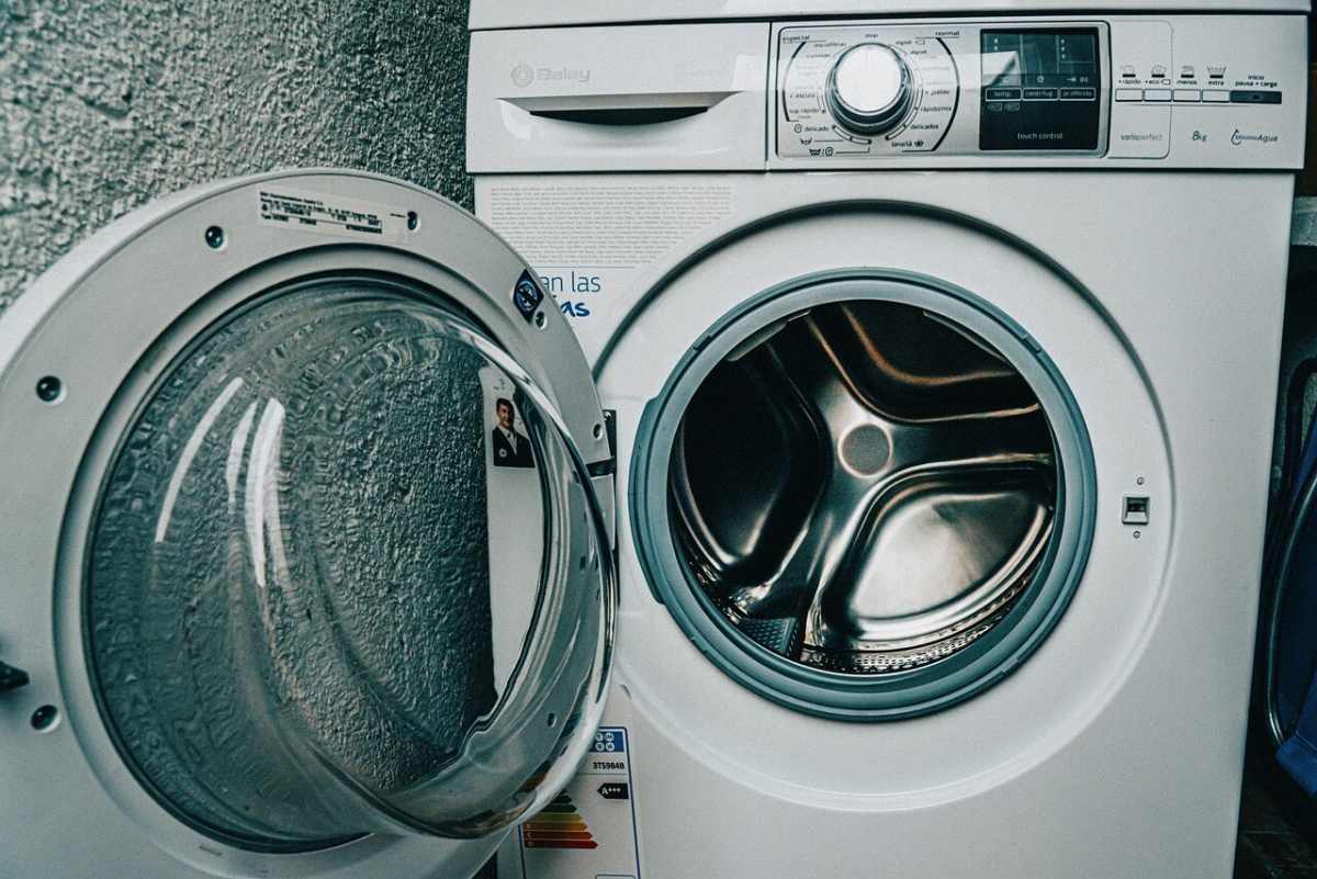 Kapağı açık çamaşır makinesi tamburu