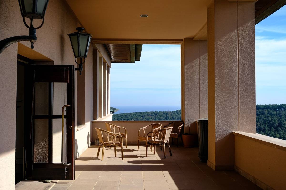 Kiremit zeminli teras ve balkon görünümü