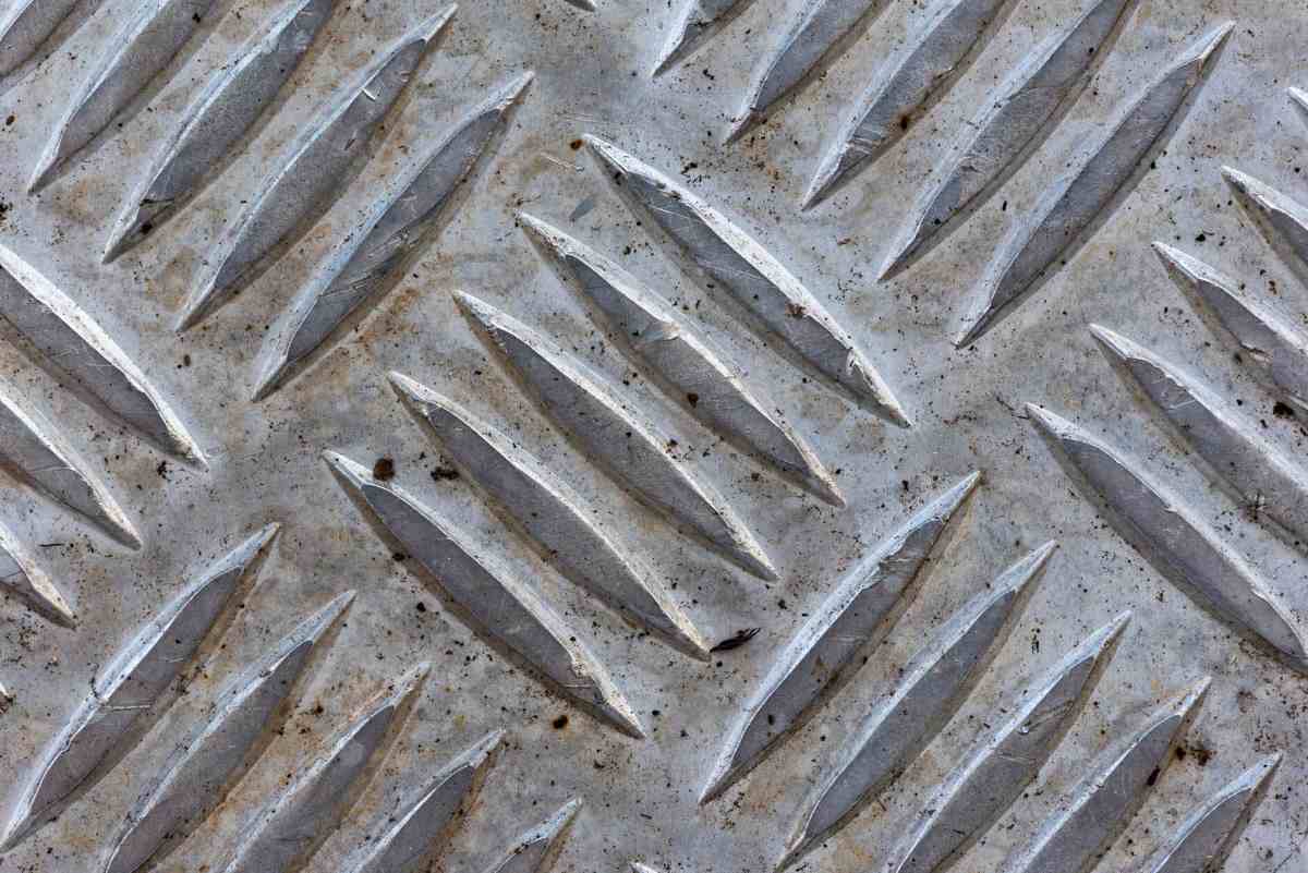 Baklava desenli metal levha yüzeyi