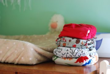 Katlanmış renkli bebek bezleri