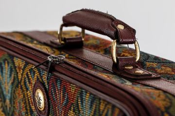 Yolculuğa hazır eski stil bavul